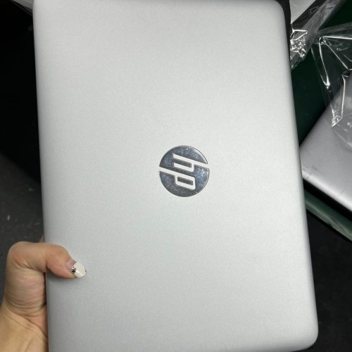 Hp elitebook 840 G3
Corei5, 256/8gb ram
Windows11, keyboard light.