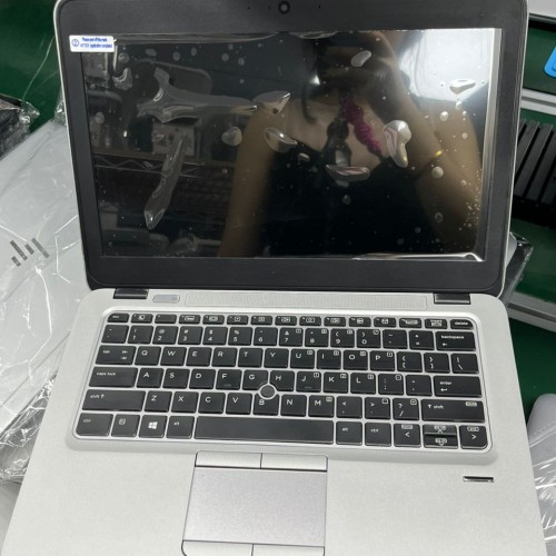 Hp elitebook 840 G3
Corei5, 256/8gb ram
Windows11, keyboard light.